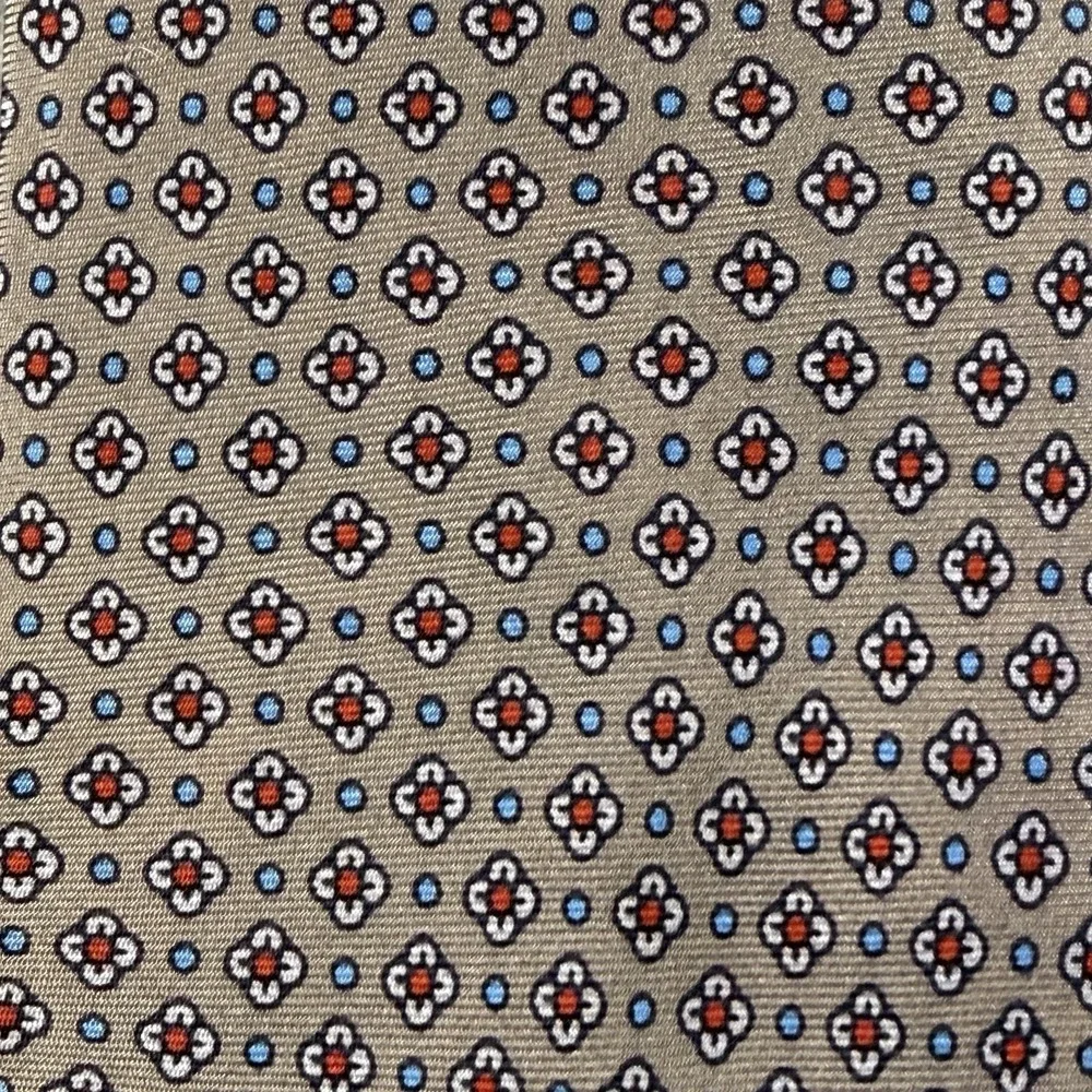 Resilio Imported Silk Tie Gray Taupe Floral Medallion 100% Silk Italy 54x3.25